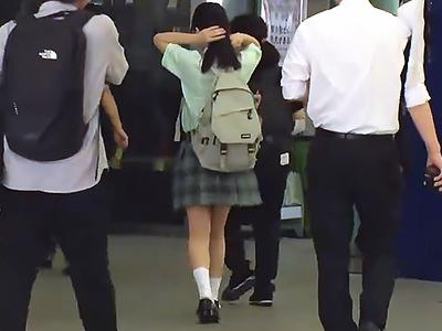 〖痴漢×女子高生〗めためた可愛い巨乳JKさん痴漢師に襲われてしまい肉棒生挿入で膣内発射までされてしまうｗｗ