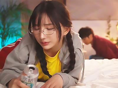 ＜騎乗位×巨乳＞おとなしい彼女の大胆なキスが始める物語！酒にまつわるロマンティックなドラマｗｗｗ