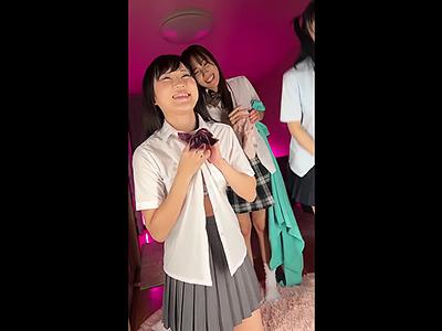 〖素人×女子校生〗超絶美少女の女子高生が自慰で感じやすい箇所を弄りまくり子宮の奥まで激しく突き上げられて絶頂しまくる様子がエロすぎるｗｗｗ
