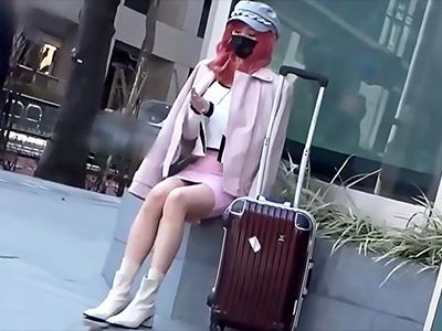 【ギャル】ピンク髪の超絶可愛いスレンダー巨乳ギャルさん‼口説かれてしまい濃厚手コキ＆フェラ責めでザーメン摂取ｗｗｗ
