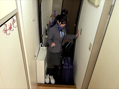 ＜素人×童貞＞スタイル抜群で美人なキャビンアテンダントさん‼童貞くんハーレム状態で肉棒責めする姿がたまらんｗｗｗ