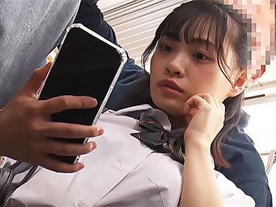 〖痴漢×女子校生〗魅了する女子校生が痴漢の獲物に！激烈なピストン攻撃で子宮の深部を突き動かされ何度も潮吹きの至福に陥る一部始終ｗｗ