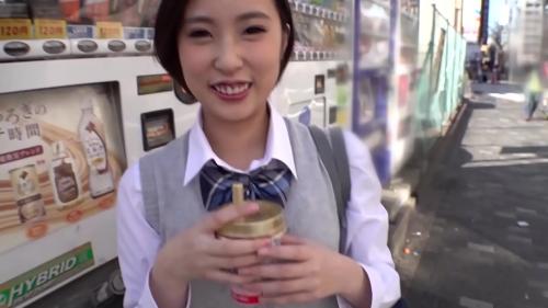 性欲旺盛＆好奇心旺盛なスレンダーでショートヘアがとっても可愛い10代制服姿の娘とイチャラブSEX！スレンダーな体にチンコ貫通！