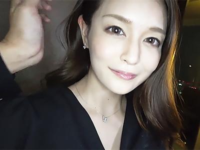 《寝取られ》艷やかなスタイルに翻弄される妖艶な人妻との衝撃的な夜の営みｗｗｗ