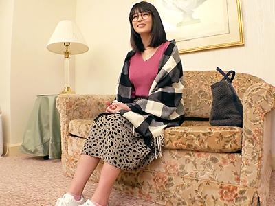 【素人×巨乳】驚愕のデカパイボディ!!巨乳メガネ女子が男を虜にする激エロセックスが激ヌキ確定っすｗｗｗ