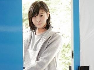 マジックミラー号で中出しされて　年齢詐称疑惑としか思えない美しい若々しい40代美魔女に中出しSEX！マンコからドロッとしたたるザーメン