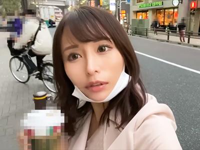 【神出鬼没×逆痴漢】男子トイレに突然現れた巨乳美女に逆痴漢されるオッサン!!チンポ弄ばれザーメン発射されてしまうｗｗｗ