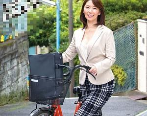 翔田千里　色っぽいトップセールスの四十路生保レディ秘密は枕営業中出しSEXで契約取ります！