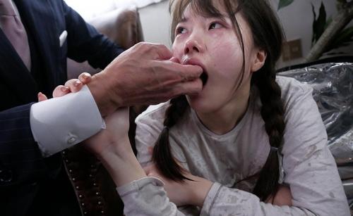 レイプ！暴力！涙目＆汗ダク　貧乳スレンダーロリ系娘が鬼畜集団に宅配レイプ！輪姦され多くのチンコをぶち込まれ強制アクメ！