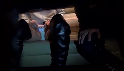 『盗撮』今回は部屋の中でやっている訳ではなく、一円に一般人がいるシチュエーションの中、Hな事をやっていて声を出したくなっても出せないので気！