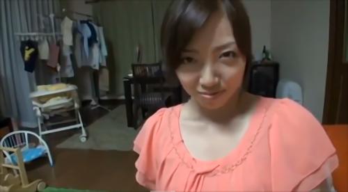 『淫乱』中出しのカイカンが忘れられないんです」。スタッフが旦那がいない隙に自宅へ押し掛け中出しファック。膣の奥で精子を受けた産後のセンシブ！