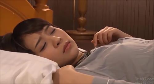 『Dカップ』偶然見てしまった女子社員のたわわな果実のような悩殺ボディに理性は崩壊、スーツ脱いだらとんでもないエロボディ、あなたは自分を抑えられ！