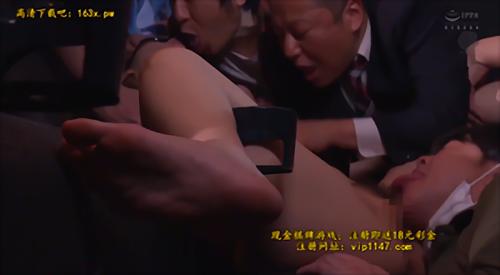 『寝取り』見知らぬ男に痴〇されている妻を見た時から自分の中で寝取らせ欲求が膨らんでいく事が分かった、そして結婚5年目の記念日、計画を決行する！
