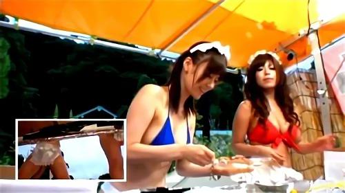 『彩佳リリス』屋台の下ではおもちゃ責め、声を押し殺し、お客さんに気付かれないようにするが…押し寄せるカイカンに顔は引きつり…声が漏れて潮吹きまく！