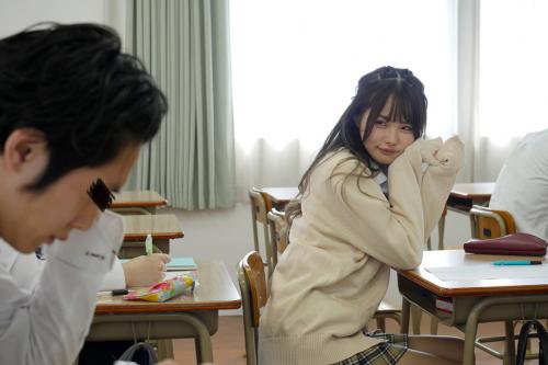 周りにバレないように萌え袖手コキでこっそり何度も射精させる小悪魔J系