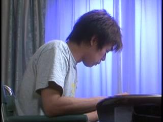 死んだ旦那の借金返済ができずチンポをしゃぶらされる未亡人熟女！