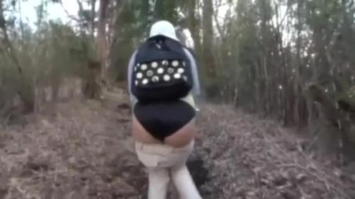 ピッタピタなパンツ履いたデカ尻熟女との山登りで興奮MAXになり途中で旦那がいるにも関わらずお触りや玩具責めしちゃう！