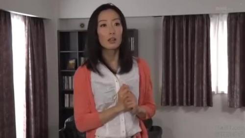 突然玄関の前にあらわれた怪しい空腹男を介抱したら『陵辱の日々』が始まってしまったスレンダー美熟女の物語！