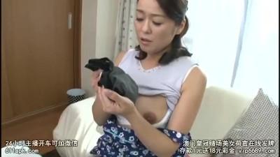 欲求不満が募り愛する息子の精子を思い切り子宮に注入され喜ぶ変態熟女！