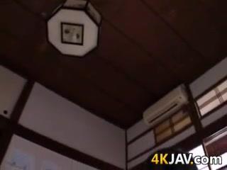 【佐藤みき】色っぽい巨乳熟女が息子の朝立チンポを主観で気持ちよくしちゃう！