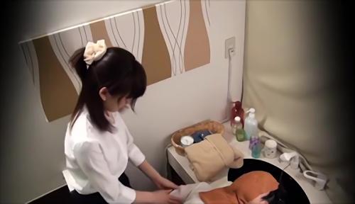 『セラピスト』また、このエステに所属するセラピストは、容姿が美しく、一流の施術技術を習得しています、今回施術を担当するのは、成宮瑠璃さんというセ！