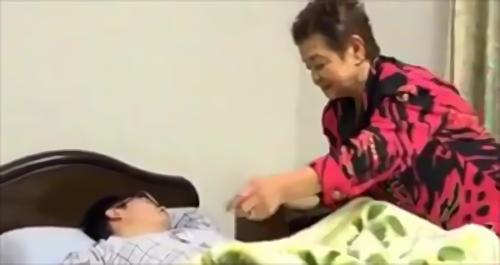 『近親相姦』ハイカラお婆ちゃんは80歳を過ぎてもまだまだ現役のパワフルお婆ちゃん、孫たちを次々食べちゃう肉食系おばあちゃんでした、！