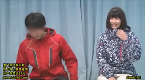 『素人』大学卒業旅行中の友達同士の男女がミラー号の中。二人きりで素股マッサージをしたら。お互いに火がついて友達同士でも生挿入。真正中出し。！
