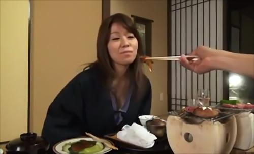 『熟女』温泉ブロガー、人妻としてリリースされた女優「秋野ちひろ」さん。離婚を機にSOD専属女優となりました。SOD専属第1弾となる本作は、！
