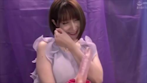 『マシンバイブ』マジックミラー号」は・・・・・・／今回のターゲットは、池袋を歩いていた黒パンスト姿の人妻さん！そんな彼女が「マジックミラー号」に招！