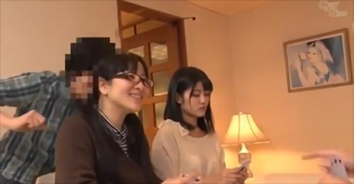 『バック』しょう太はそのお尻にイタズラしたいと考えていた。ある日「ナオ」がバニーガールの格好をしてるのを目撃する。理由を聞くと親に内緒でガー！