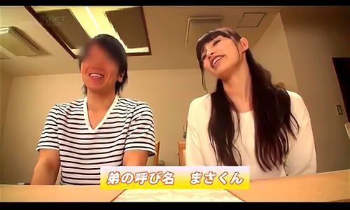 『フェラ』弟が好きすぎる女子大生が、心理的好奇心旺盛な弟との近親相姦再現に挑戦！両親の距離は推定5メートル以内！二人の戯れ声が聞こえてきそうだ！