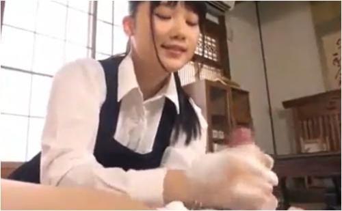女子校生の姿でチ〇ポの性感帯を知り尽くして計算してやっているかのような職人技手コキ！