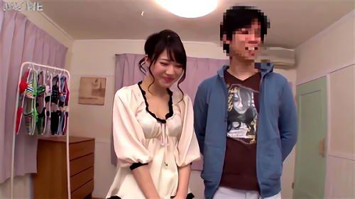 『腰振り』友達のカップルをナンパ。知人カップルをナンパし、彼氏に「彼氏ってのは、他人とのヤリ方を教えてくれる人。タダとは言わない。報酬！