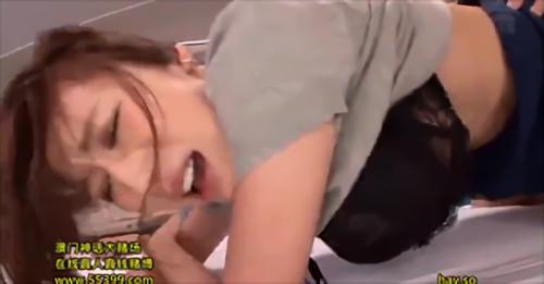 『M男』爆乳を押さえつけるピチピチブラウスとお尻の形とパンティラインが丸わかりのスカートで生徒を誘惑。完成された肉体の中でも特にその美脚＆！