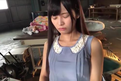 JKが輪姦され輪姦され、手でチンコをオカズにされ、顔にザーメンを吹きかけられる！