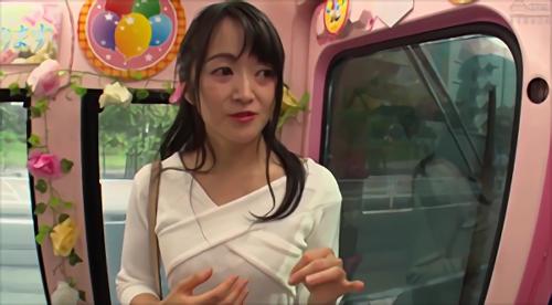 若いお父さんとディープキス始めませんか？と交渉した、最初は「旦那がいるから・・・」と言っていた奥様たちも、若い男性との対比で！