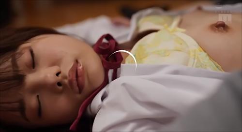 『制服』特製の睡眠薬で娘を眠らせ歪曲オヤジに売る凶行…、静かな寝息、服を脱がす衣擦れ、性器をいじくり回し響く水音、ときおり漏れる少女の喘ぎ！