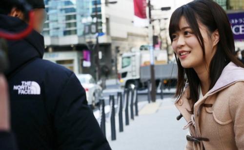 【マジックミラー号】美人女優が街角で逆ナンして連れ込む！凄テクを駆使して手コキで射精したチンコをさらに刺激して男の潮吹き