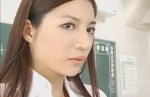 【鈴木杏里】清楚で長髪美人の女教師は男に命じられノーパンミニスカで授業！家でもドM調教され言いなりセックス