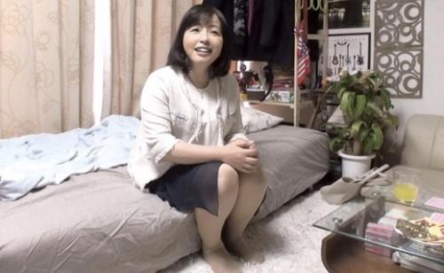 【美熟女ナンパ】五十路の美人妻をナンパして盗撮部屋に連れ込む！手マンで濡れた性欲旺盛の熟成マンコを若者チンコで突きまくる