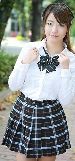 【初美沙希】可憐なスマイルの綺麗な美女が制服姿でお宅訪問！童貞君にオマンコをじっくり見せて触らせて筆下ろしセックス