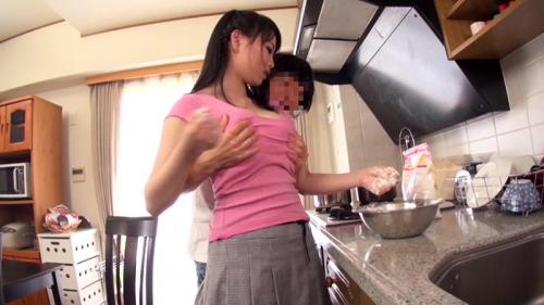 【吉永あかね】おっぱいが大好物のマセガキが隣室の巨乳美女を弄ぶ！両手が塞がるお姉さんのおっぱい揉んでパイズリフェラ