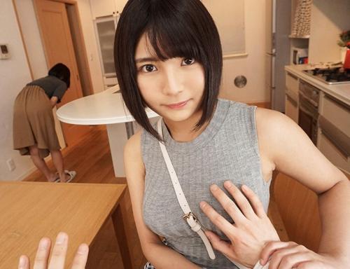 【乃木蛍】彼女と同居する巨乳美人の妹は小悪魔！ノーブラスケ乳首のおっぱい触らせ誘惑に我慢出来ず彼女の傍で浮気セックス