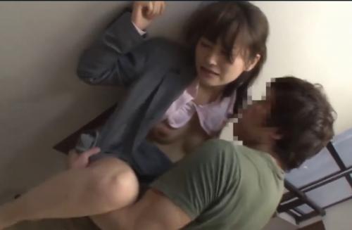 《OL強姦》エレベーター内で痴漢され、逃げても追いかけられオフィスで犯される美人ＯＬ
