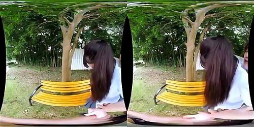 庭でランデブーし、校内ライブ収録でアピールする淑女、短いスカートとそこから覗く均整は、ほっそりした脚、スレンダーな体、透き通るような白い肌を意味していた・・・！