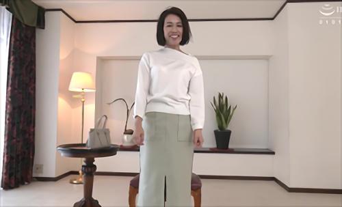 『藤谷友梨子』「接吻をたくさんして前戯が長くて色々なところを優しくやらしく舐められるのが理想です。」藤谷友梨子さん47歳。結婚25年目の専業主婦！