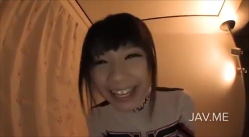 『即ハメ』これはもうたまりません、ストレッチで身体をほぐした後は感度チェック、センシブルな部分にローターを当てて、こはるちゃんの様子を伺っち！