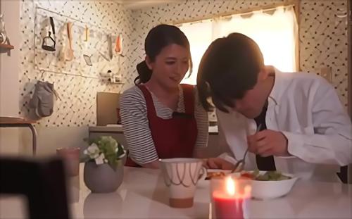 『人妻』そしてそんな悪環境が揃ったボロアパートに住む大学生の僕、そんなある日、隣の部屋に木下さんが引っ越してきた…、どこか妖艶なムードがす！