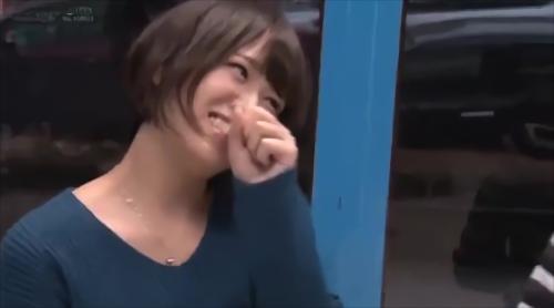『爆乳』美意識の高い白金の奥様をピックアップし、「乳首のくすみを取ればいい」と伝え、マジックミラー号に誘導する作業を完了！そして、奥様を丁！