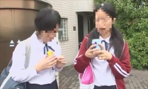 『美少女』少女はたまたま立ち寄った公衆便所で不運にも処女を奪われてしまう。しかしキツマンすぎてチ○ポを挿すので精一杯。マ○コで射精なんて出来！